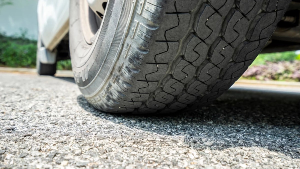 چگونه رانندگی بهینه باعث کاهش هزینههای تعویض لاستیک میشود؟