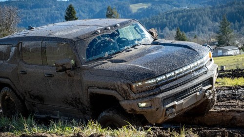 بررسی کامل 2024 GMC Hummer EV SUV: غولی لوکس با ویژگی‌های منحصربه‌فرد