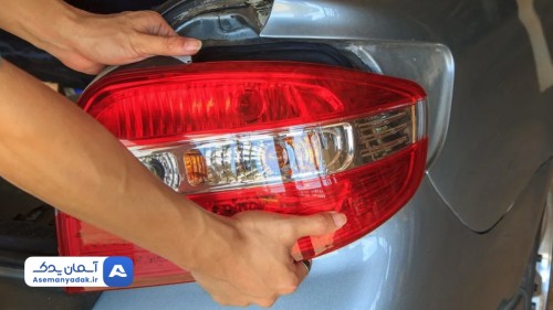 روش تعویض چراغهای عقب خودرو